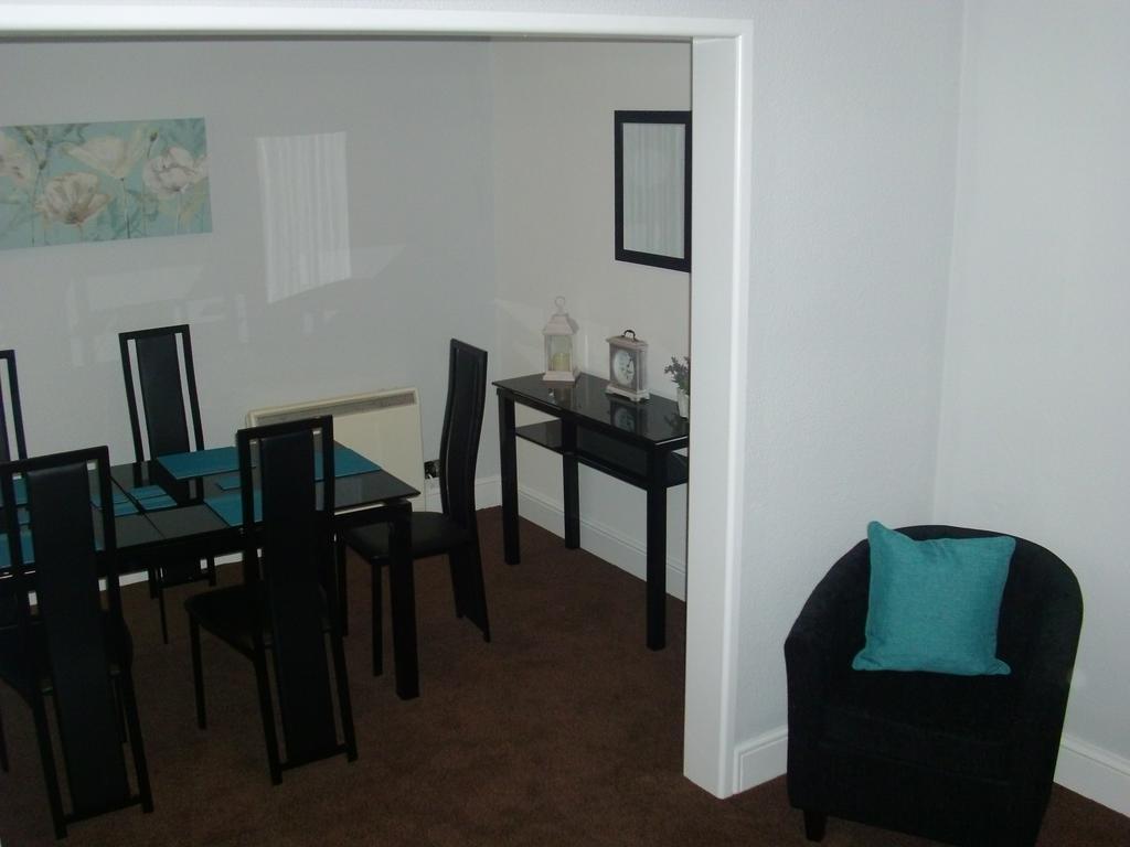 Lockinbar Holiday Apartments Tenby Room photo